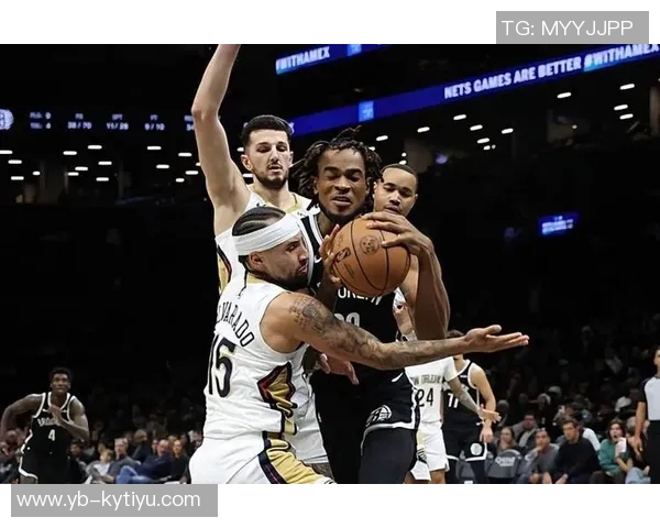 克拉克斯顿半场表现亮眼8投5中贡献12分9篮板4助攻正负值高达20 克拉克斯顿半场表现亮眼8投5中贡献12分9篮板4助攻正负值高达20