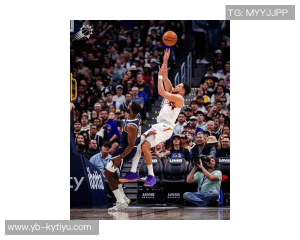 布克表现平平仅得18分正负值惨淡球队求胜欲望显不足 布克表现平平仅得18分正负值惨淡球队求胜欲望显不足