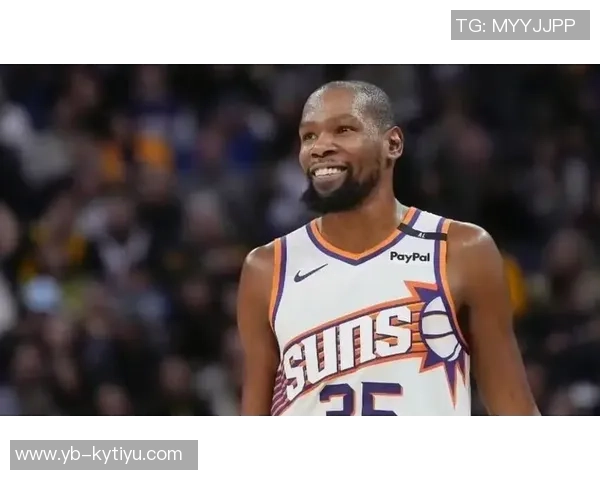 杜兰特幽默回应打球与刷推特的时间安排只需几秒钟轻松搞定